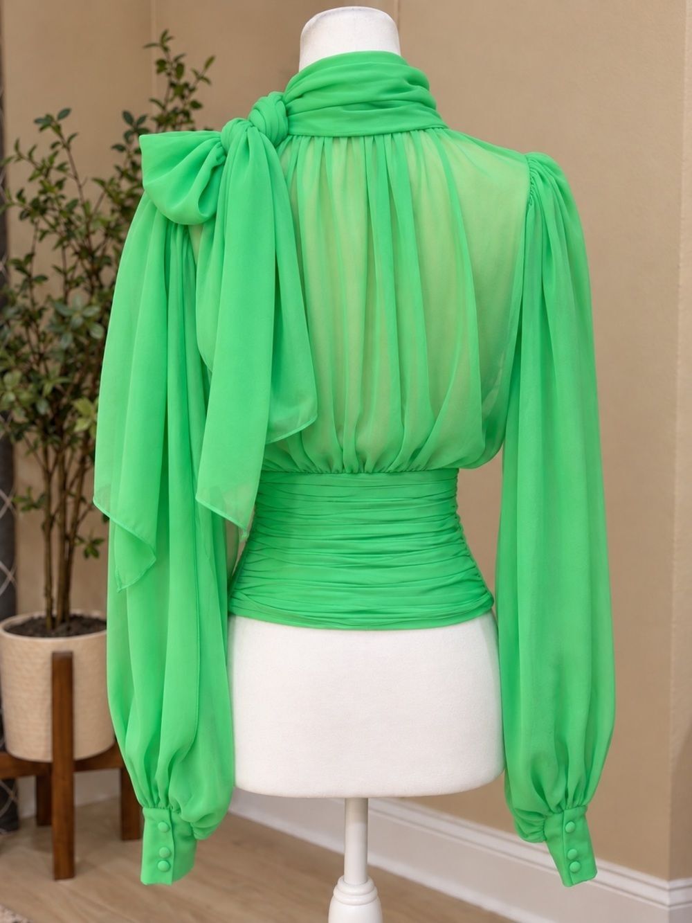 NWT OSCAR DE LA RENTA Silk Chiffon Tie Neck Blouse Cami Size 0, MADE IN ITALY - Picture 3 of 7